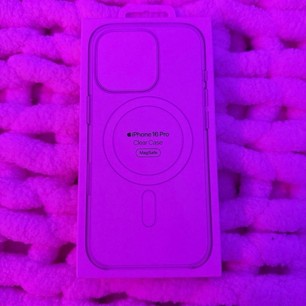 Apple iPhone 16 Pro MagSafe Clear Case
